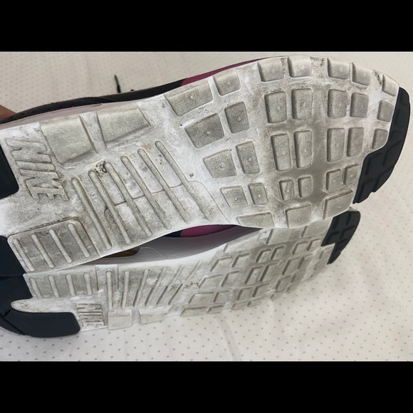 Looking to sell fast - Nike Air Max Tavas Sunset - Picture 5 of 5